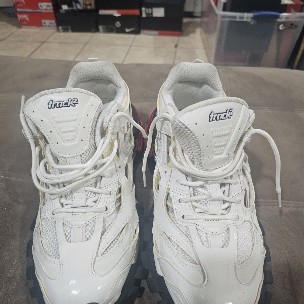 Trac Men's White and Black Athletic Shoes
